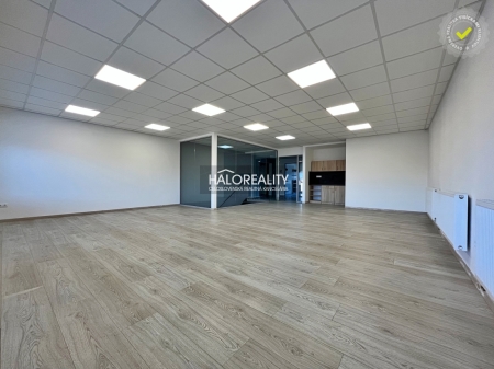 Prenájom, kancelársky priestor Levice, zrekonštruovaná polyfunkčná budova, s k...