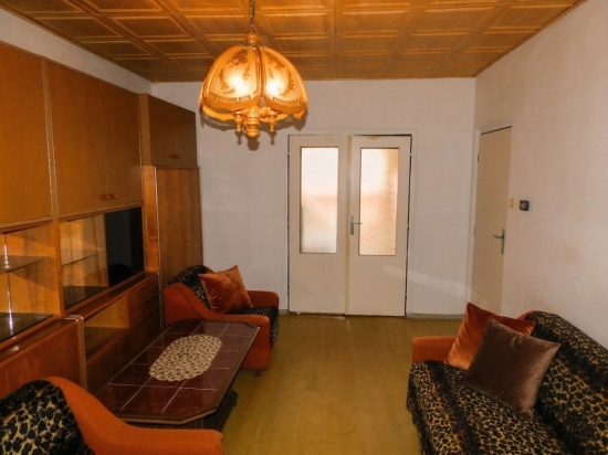 Predaj, trojizbový byt Smolenice, v centre obce, so záhradkou