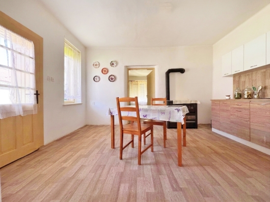 Predaj, rodinný dom Búč, s novou kuchyňou, spotrebičmi a čarom vidieka - EXKLUZÍVNE HALO REALITY