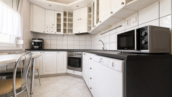 Predaj, trojizbový byt Komárno, po kompletnej rekonštrukcii, 67 m2, balkón, 2 pivnice, blízko centra