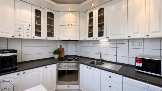 Predaj, trojizbový byt Komárno, po kompletnej rekonštrukcii, 67 m2, balkón, 2 pivnice, blízko centra