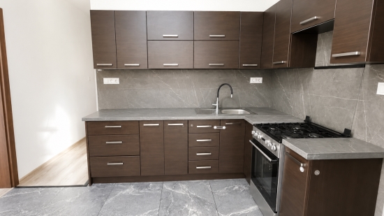 Predaj, štvorizbový byt Nové Zámky, Juh, 83 m2, 2 balkóny, pivnica