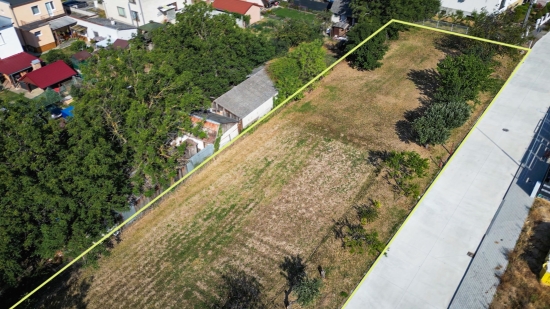 Predaj, pozemok pre rodinný dom 683 m2 Nová Dedina, Tekovská Nová Ves - všetky IS na pozemku, pokojná slepá ulica - EXKLUZÍVNE HALO REALITY