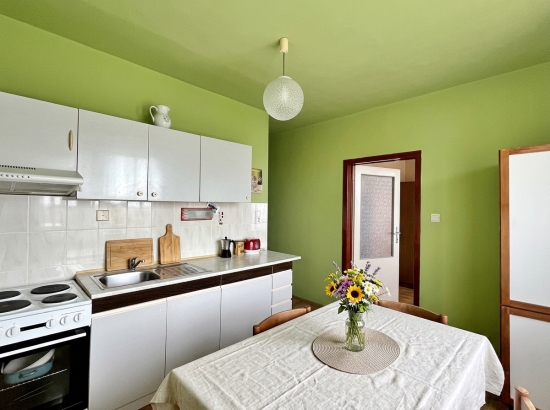 Predaj, štvorizbový byt Želiezovce, 82 m2, 4 nepriechodné izby + kuchyňa a špajza, balkón - EXKLUZÍVNE HALO REALITY
