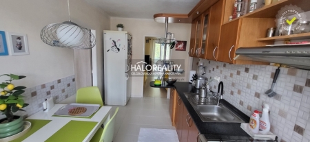Predaj, trojizbový byt Žiar nad Hronom, tehlový s balkónom v centre mesta