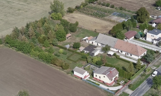 Predaj, rodinný dom Rastislavice, rozsiahla vidiecka usadlosť - EXKLUZÍVNE HALO REALITY