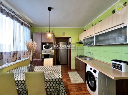 Predaj, trojizbový byt Levice, 72 m2, 3 izby+kuchyňa, šatník, špajza