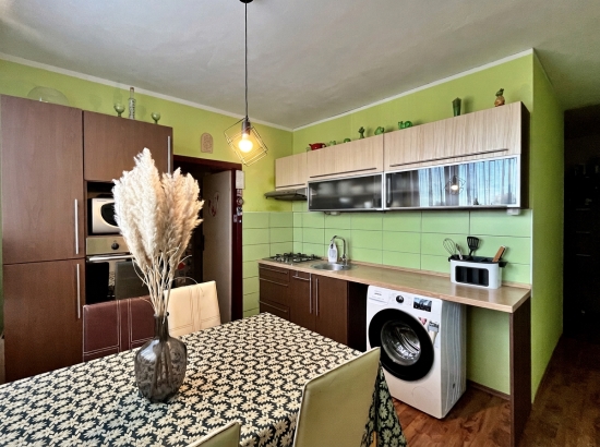 Predaj, trojizbový byt Levice, 72 m2, 3 izby+kuchyňa, šatník, špajza