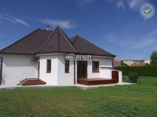 rodinný dom - Komjatice