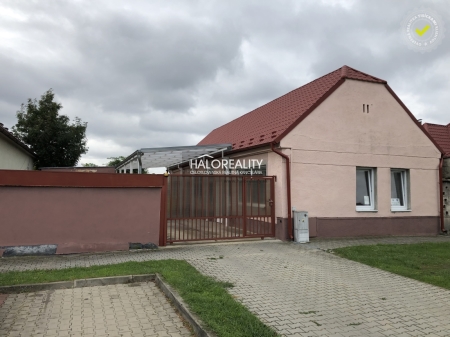 POZEMOK PRE RODINNÝ... - ZAVAR
