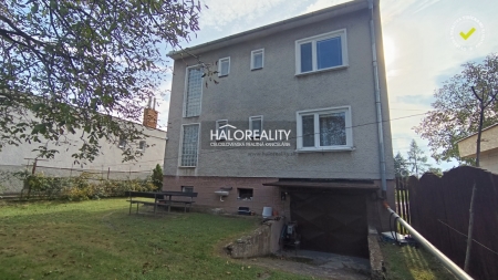 RODINNÝ DOM - KAMENEC POD VTÁČNIKOM