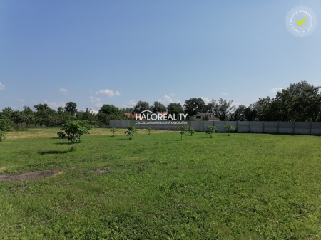 POZEMOK PRE RODINNÝ... - PATINCE