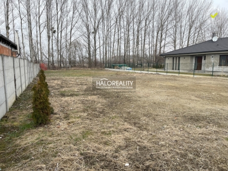 POZEMOK PRE RODINNÝ... - VLČANY