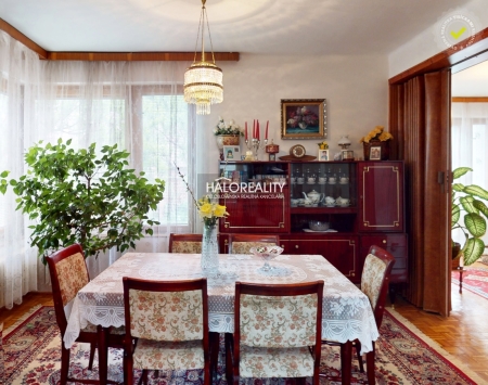 RODINNÝ DOM - BÁTOROVE KOSIHY