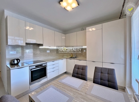 TROJIZBOVÝ BYT - LEVICE