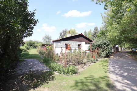 ZÁHRADNÁ CHATA - NOVÉ ZÁMKY