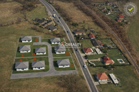 POZEMOK PRE RODINNÝ... - PODZÁMČOK