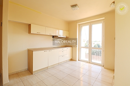 GARSÓNKA - NOVÉ ZÁMKY