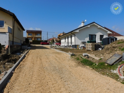 Predaj, pozemok pre rodinný dom   558m2 Malé Ripňany - ZNÍŽENÁ CENA